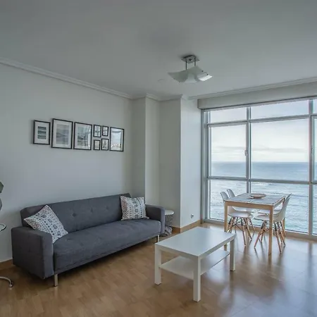 En Primera Linea De Playa Riazor Apartment *